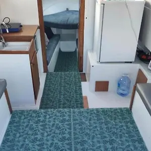 https://nice-boat-to-sleep-in-barcelona.catalonia-hotels.com