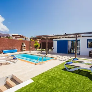 https://las-marinas-deluxe.in-canary-islands.com